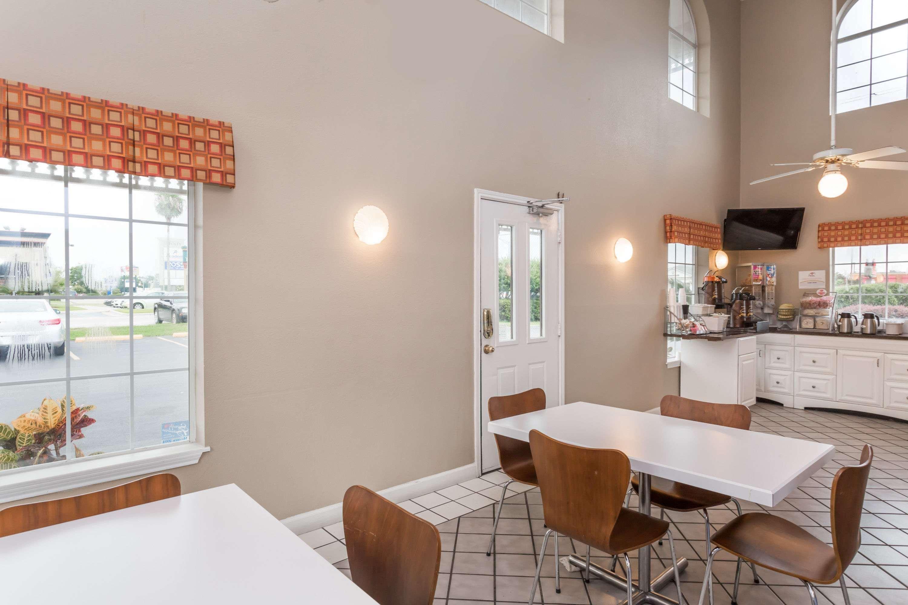 Motel Super 8 By Wyndham Foley Exteriér fotografie