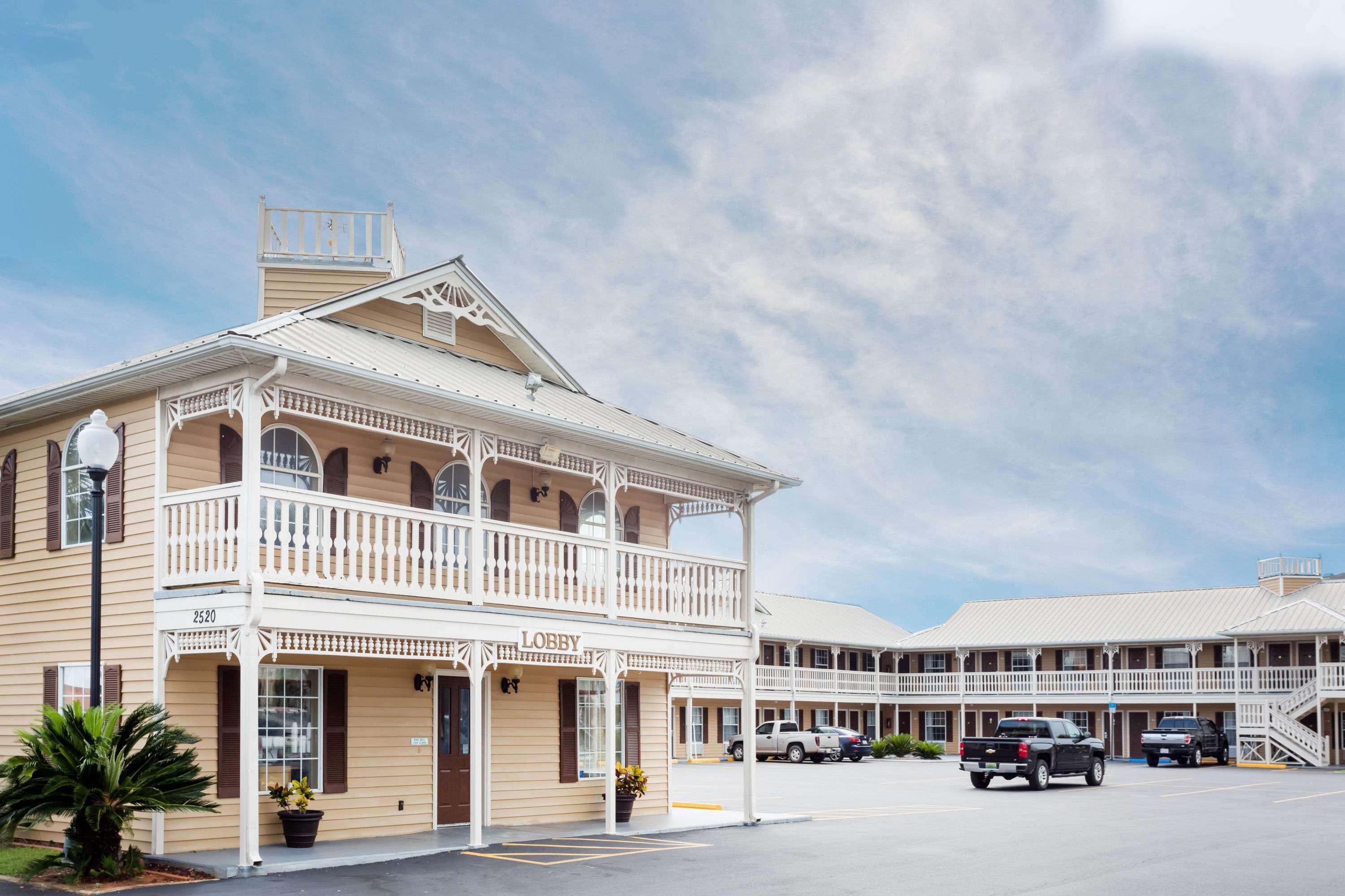 Motel Super 8 By Wyndham Foley Exteriér fotografie